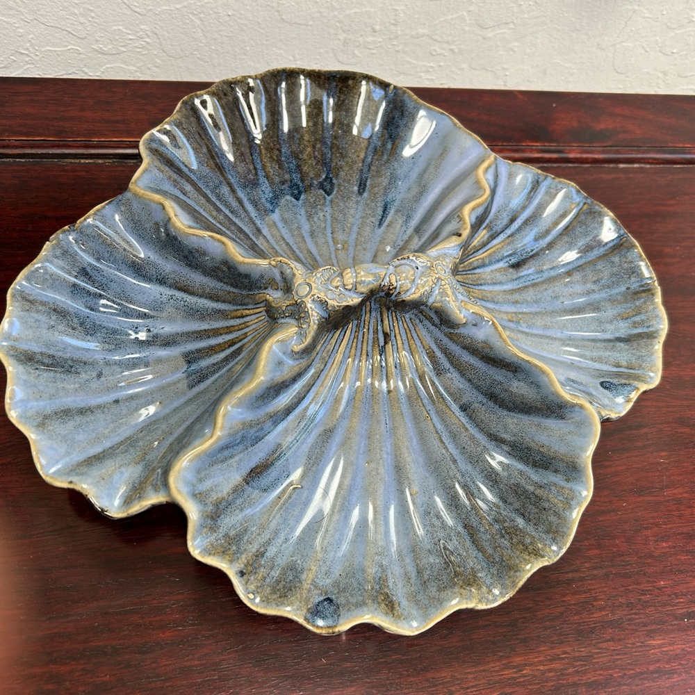 Elegant Blue Ceramic Shell-Shaped Dish